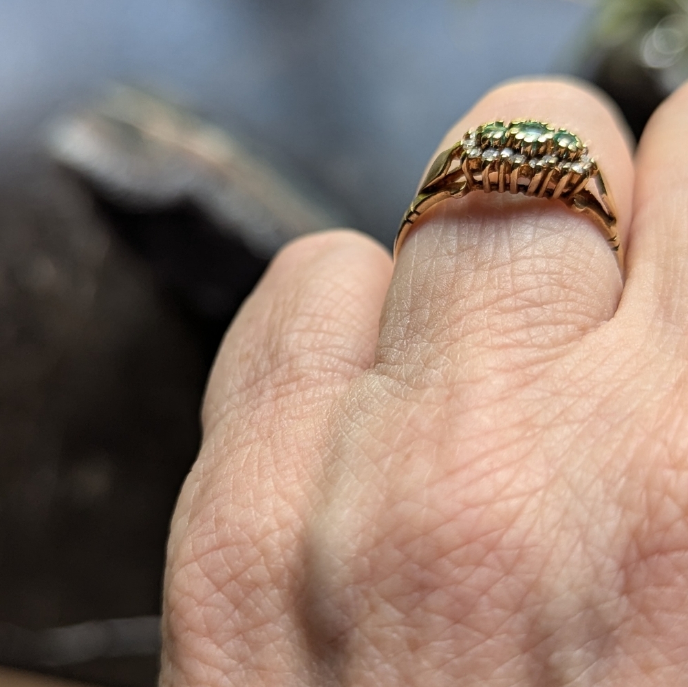 Antique Gold (9k) Ring with Green Stones - Picture 5 of 8